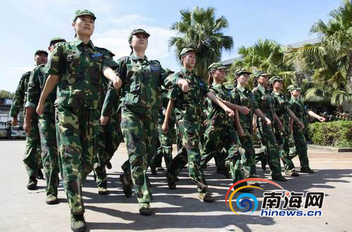 三亞南山景區(qū)淡季練“內(nèi)功”全員軍訓(xùn)提升服務(wù)作風(fēng)