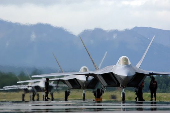 資料圖：美國空軍列裝的F-22隱形戰(zhàn)斗機(jī)。